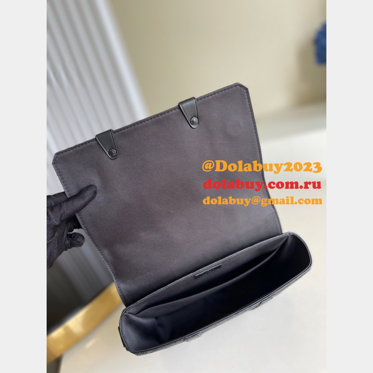 Louis Vuitton Cheap Trunk Messenger Taurillon Monogram M57726 Black