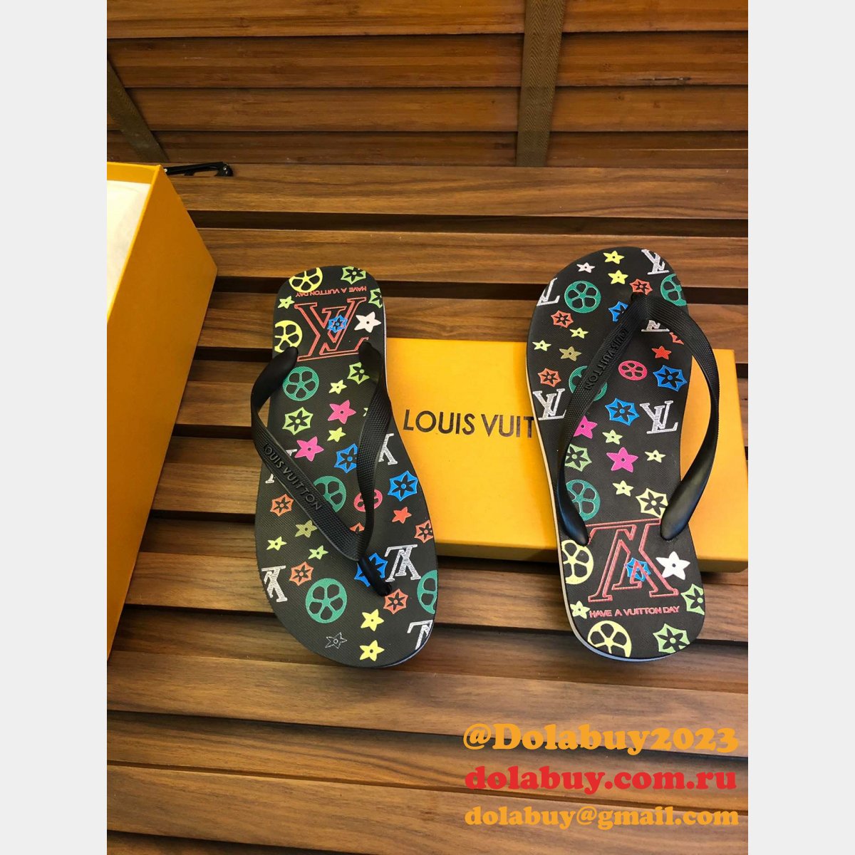 Louis Vuitton Beach Slippers 010