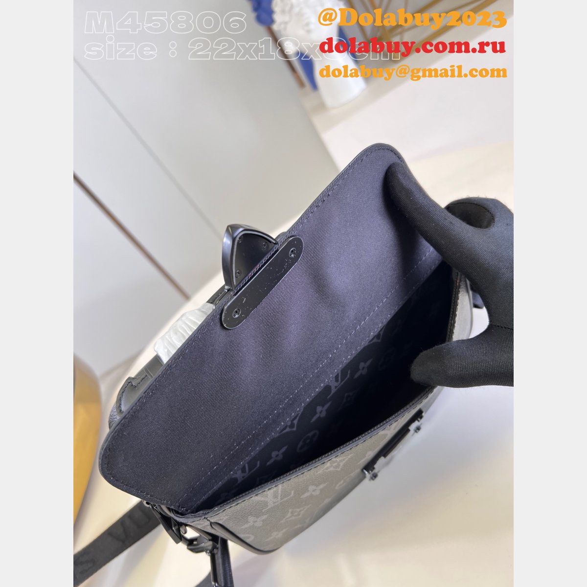 S Lock Messenger M45806 Mens Replicas Louis Vuitton Bag