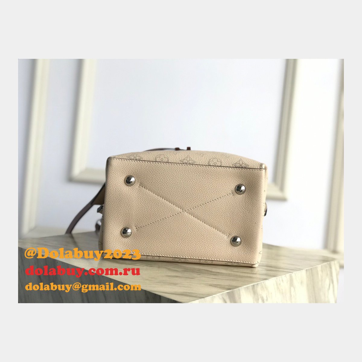 Best M55801 Louis Vuitton Muria Mahina Leather Galet Bag