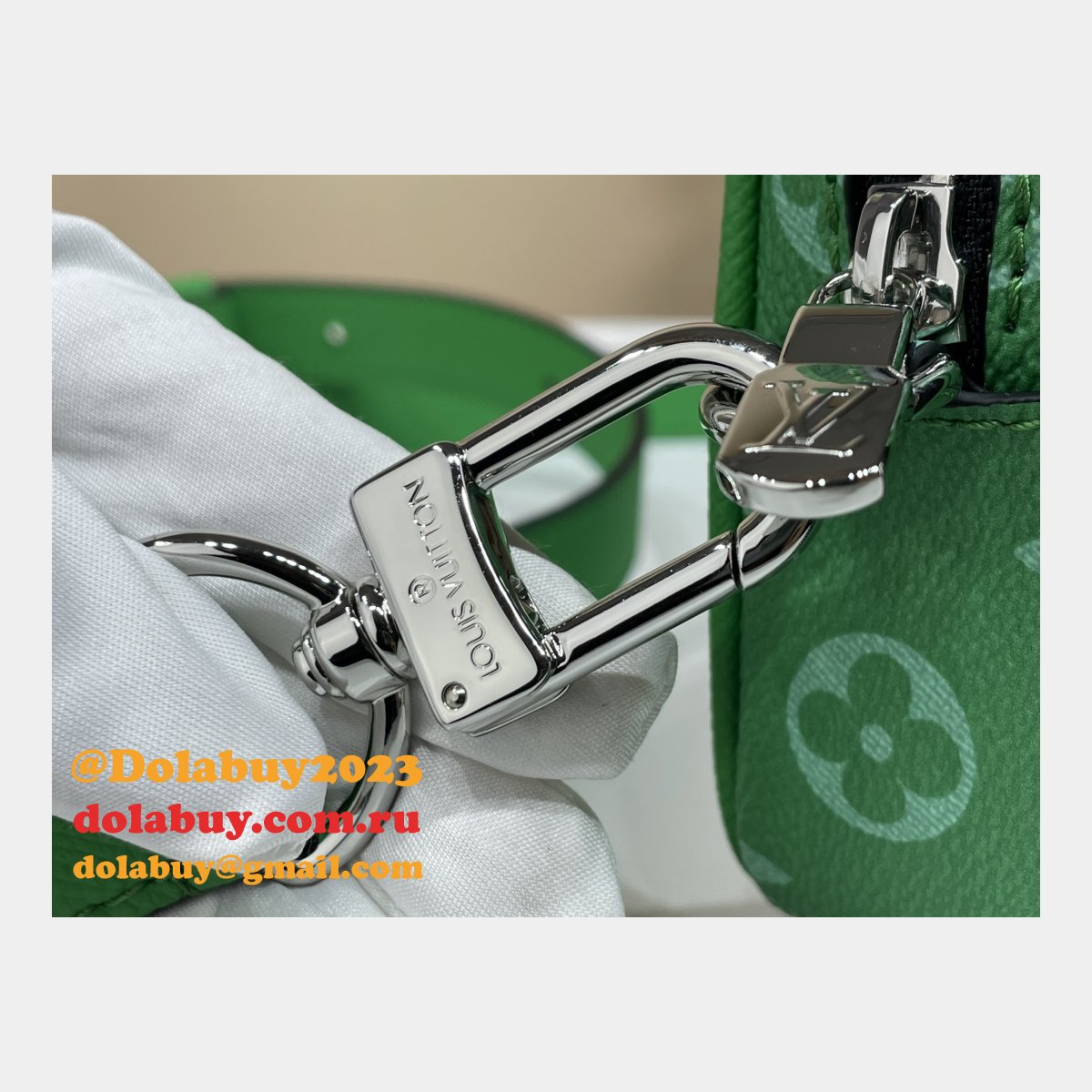 Alpha Wearable Wallet Taigarama M30997 Knockoff Louis Vuitton Bag