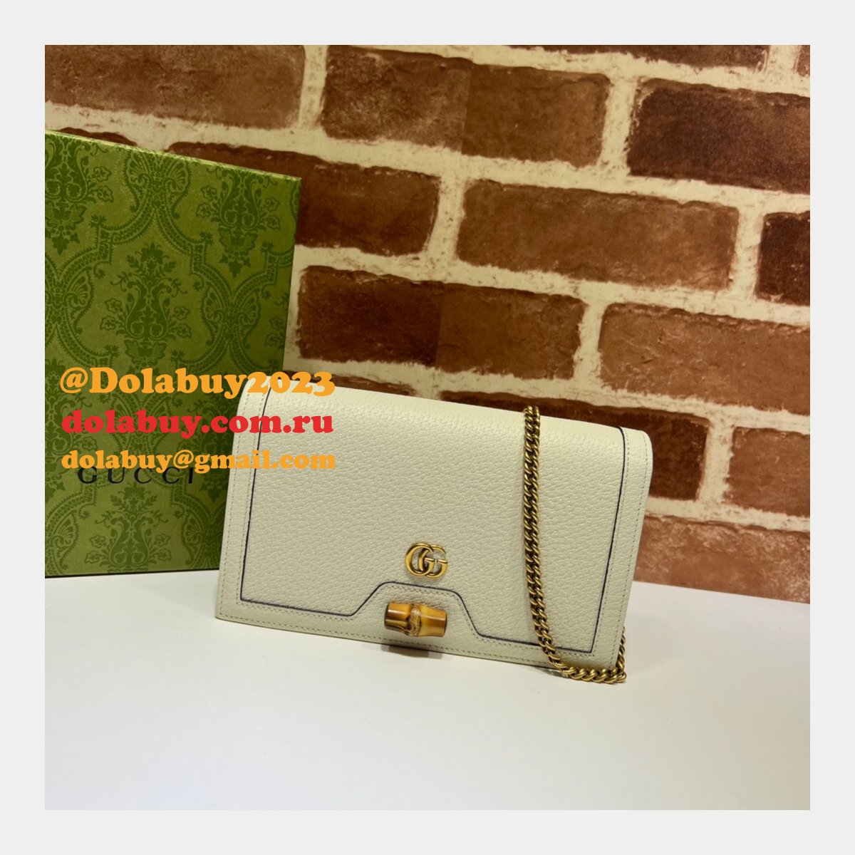 The Gucci Best Diana Replicas bag with bamboo 696817