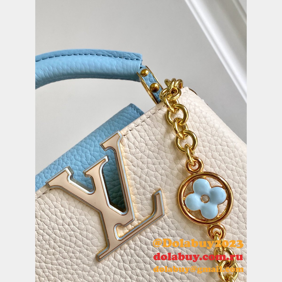 Top Quality Louis Vuitton M23952 Capucines Replica Bag