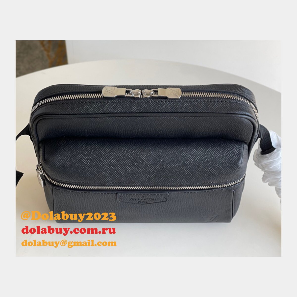 UK Louis Vuitton Knockoff Outdoor Messenger PM Taiga M33435 Bags