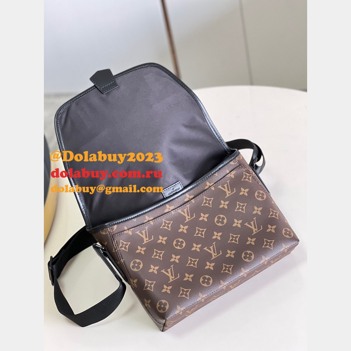 Luxury Louis Vuitton Brands M45557 Magnetic Messenger Monogram Macassar Canvas