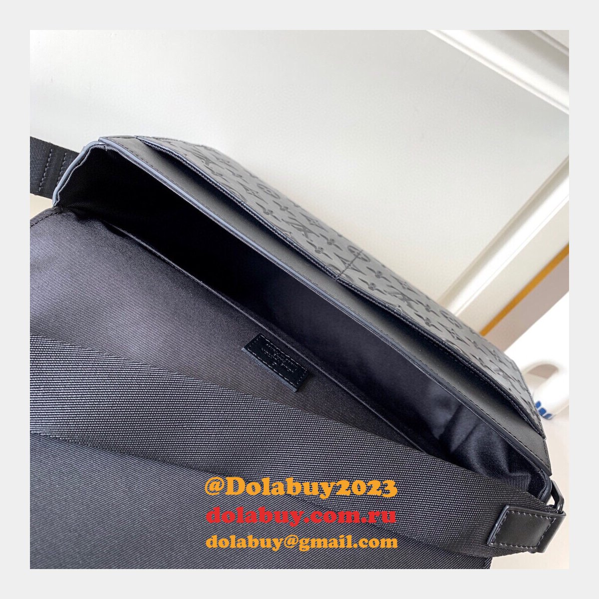 Louis Vuittons Replica Sprinter Messenger G65 M44729 Black