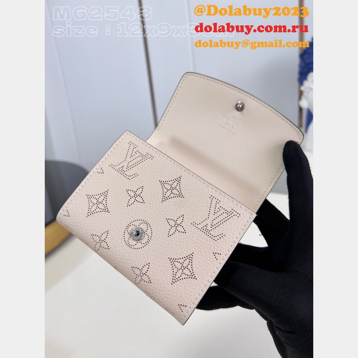 Iris Compact Wallet Mahina M62542/M62543 Louis Vuitton Replica Bag