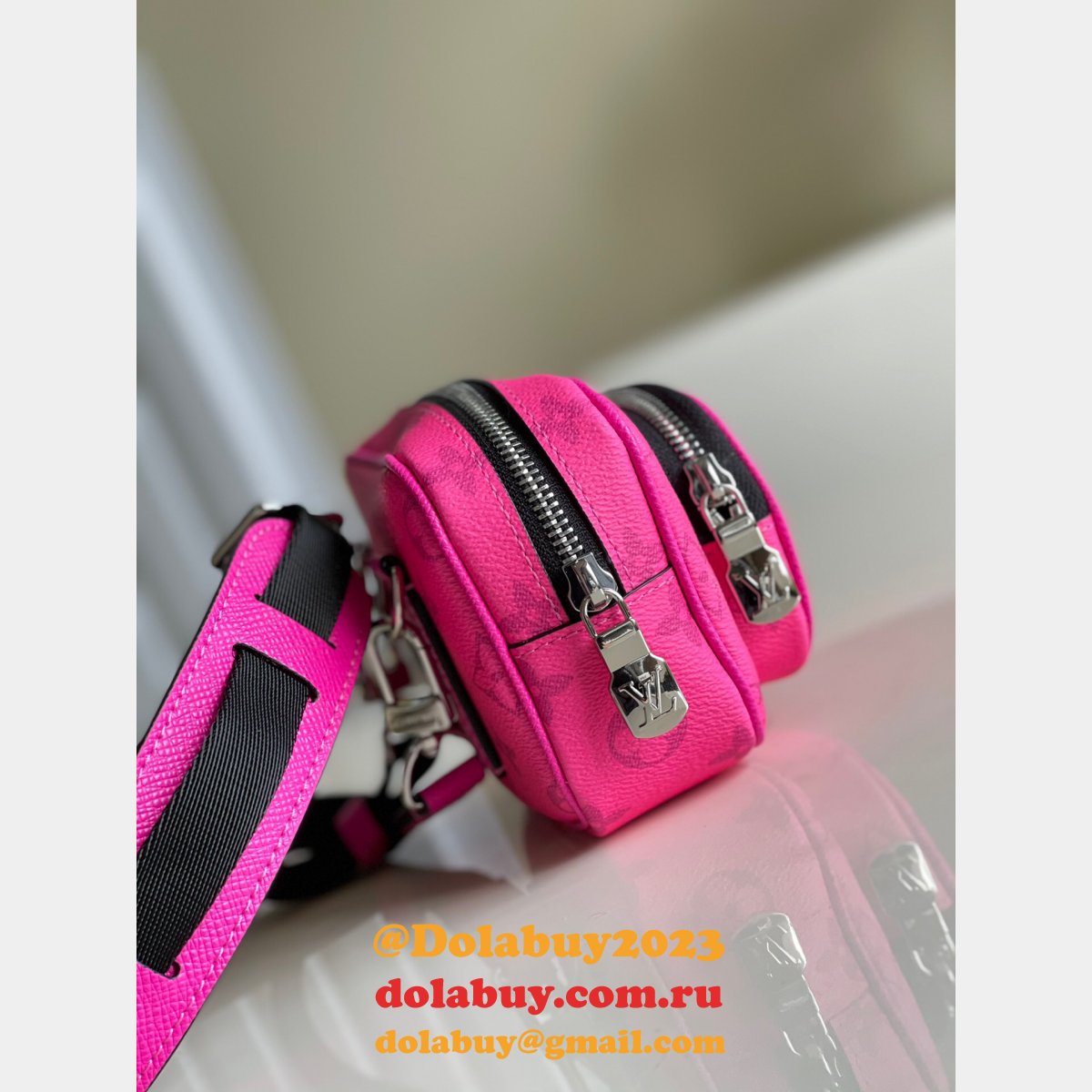 Louis Vuitton UK Replica M30781 Outdoor Pouch K45 Rose/Black