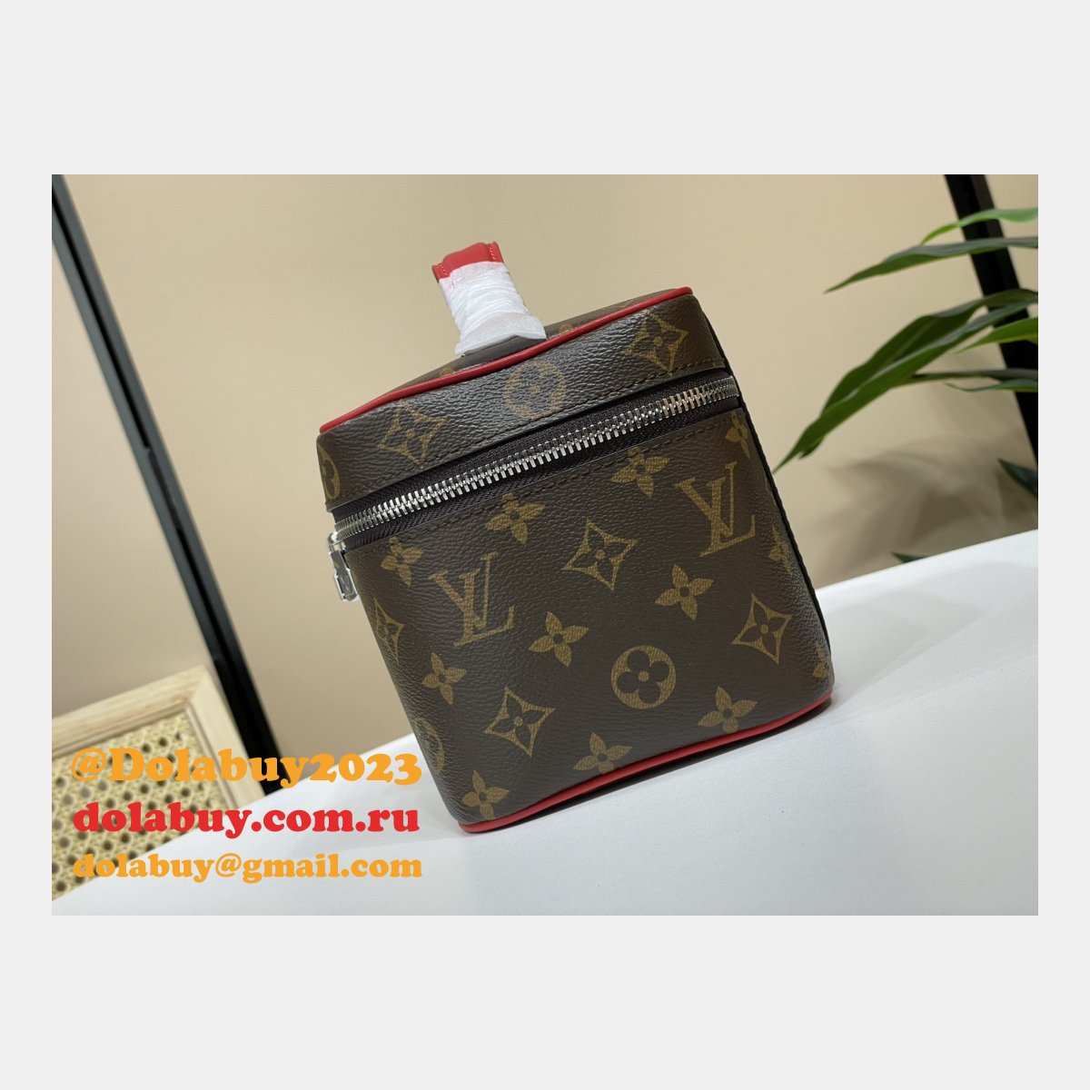Nice Replica Mini Toiletry Pouch Louis Vuitton M44495 Perfect Bag