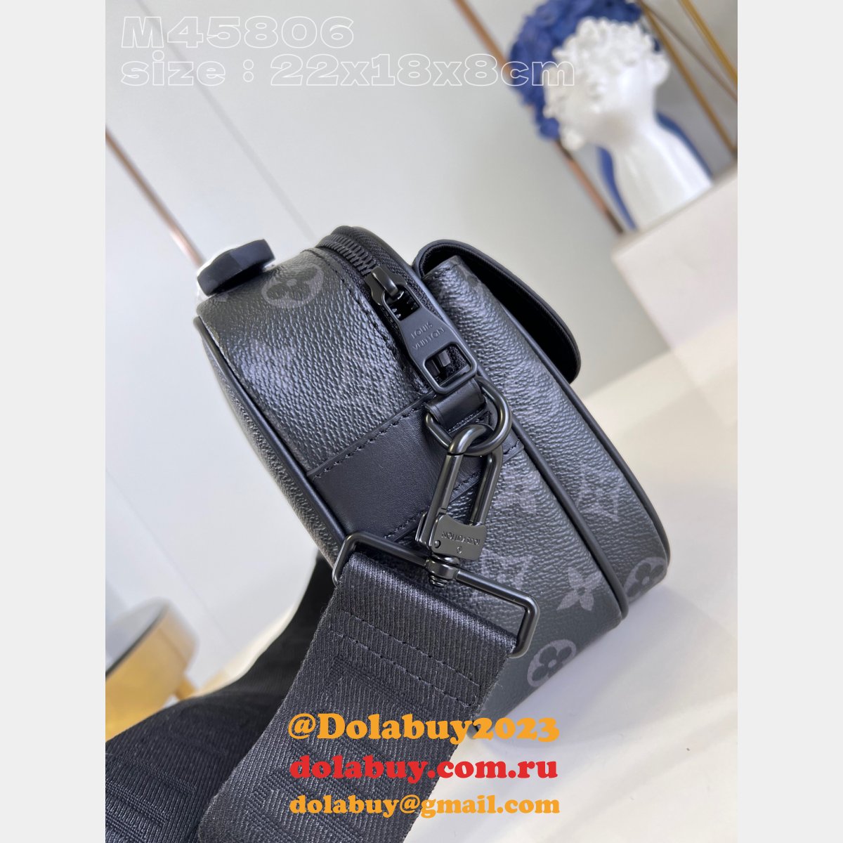 S Lock Messenger M45806 Mens Replicas Louis Vuitton Bag