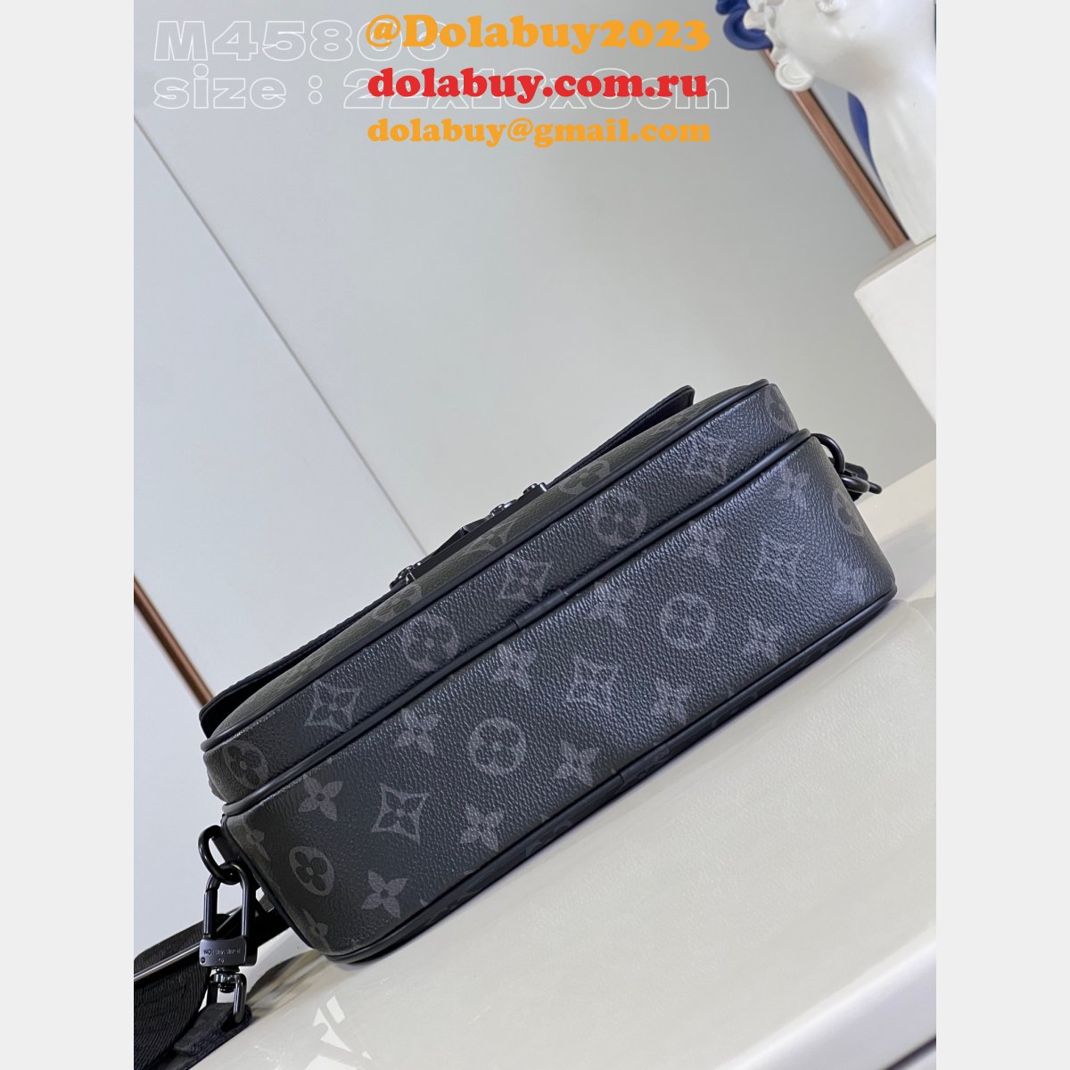 S Lock Messenger M45806 Mens Replicas Louis Vuitton Bag
