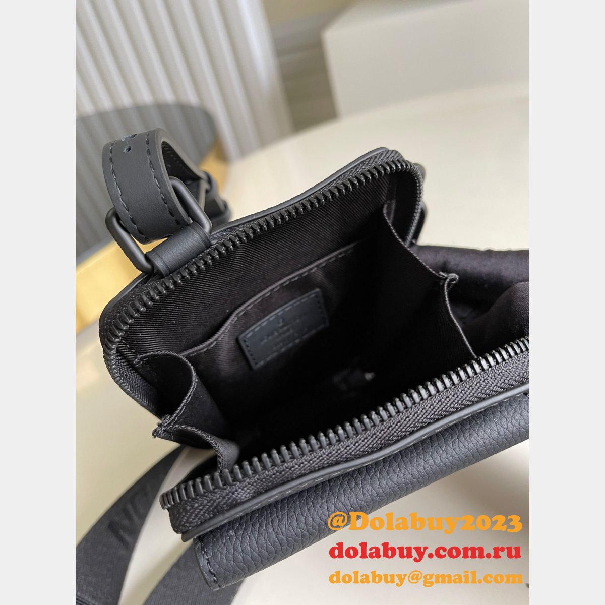 High Quality Louis Vuitton Phone Pouch H26 M57089 Black