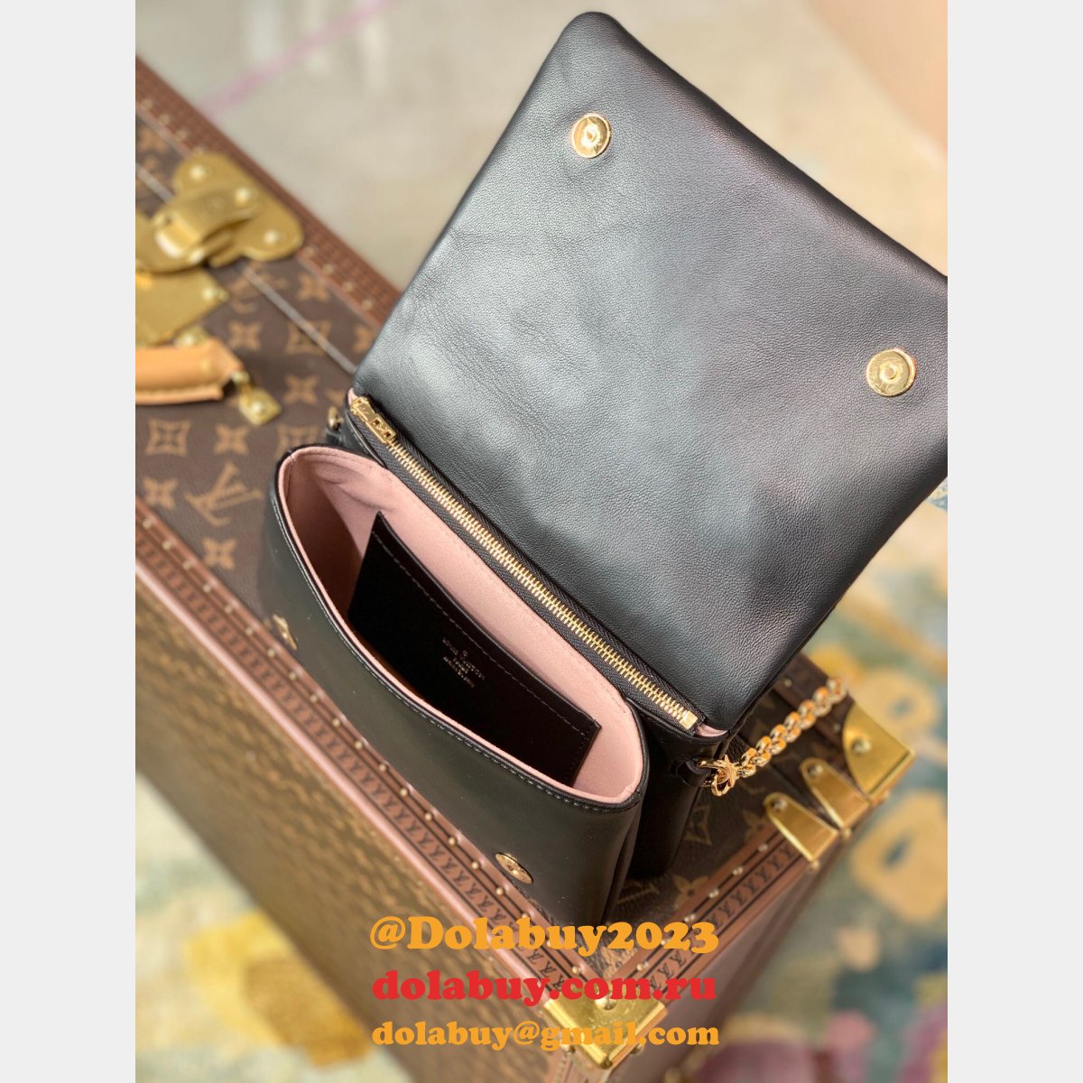 UK China Louis Vuitton Knockoff Pochette Coussin H27 M80742 Black