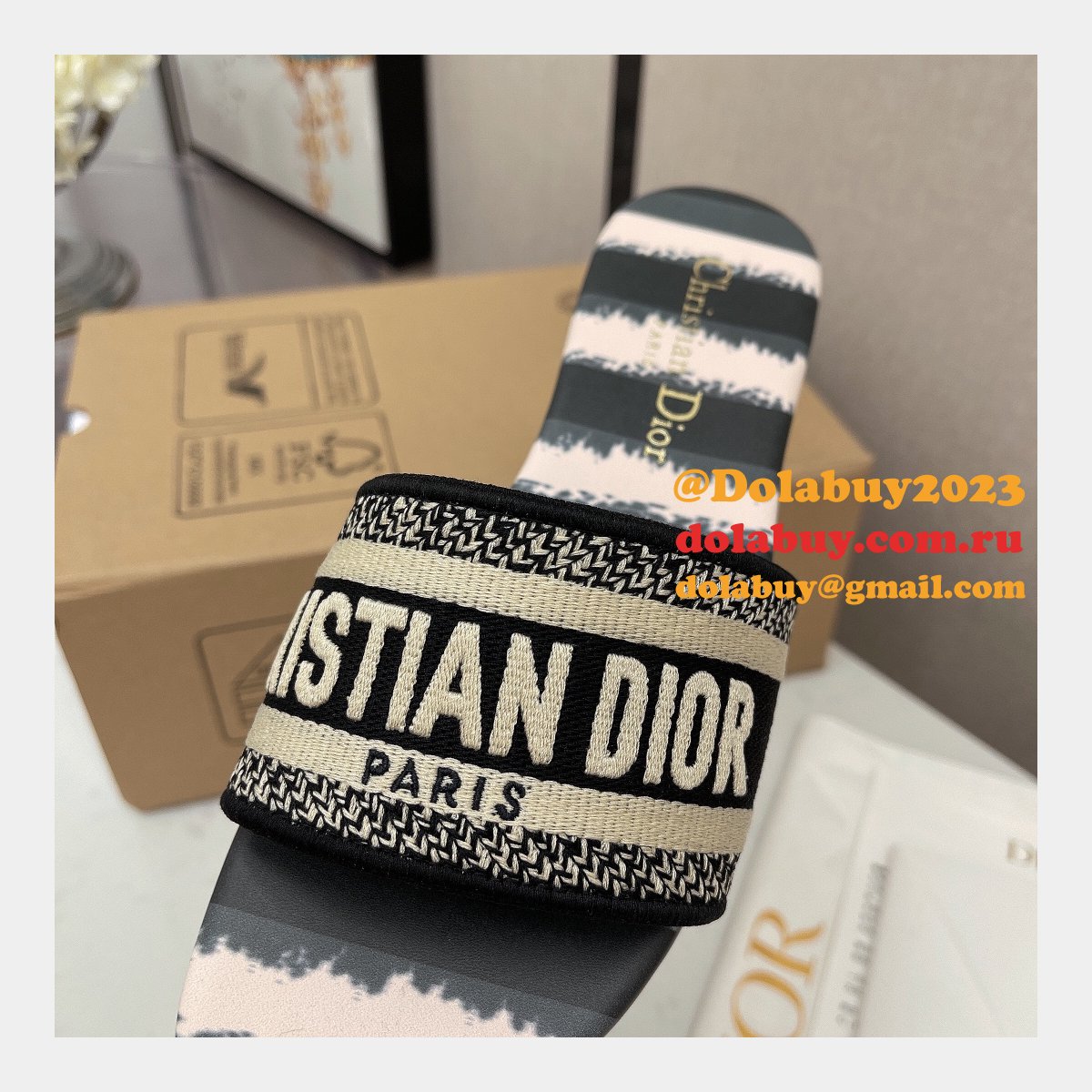 2021 Replica Christian Dior One-word embroidered slippers Shoes