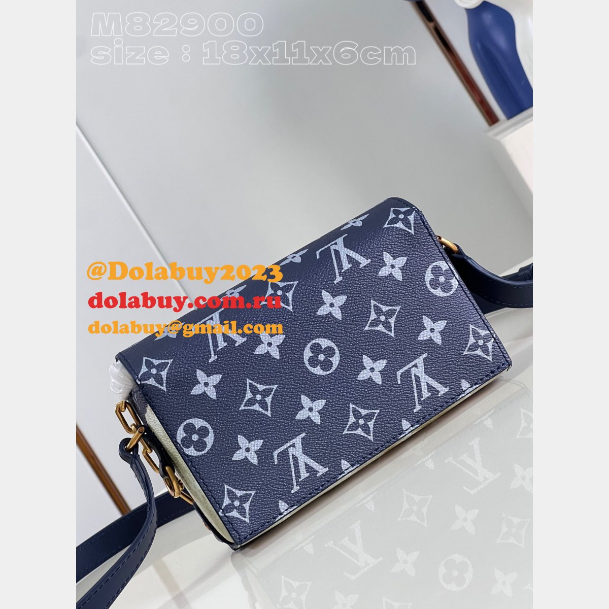Vertical Trunk Wearable Wallet M82900 Designer Louis Vuitton Replica Bag