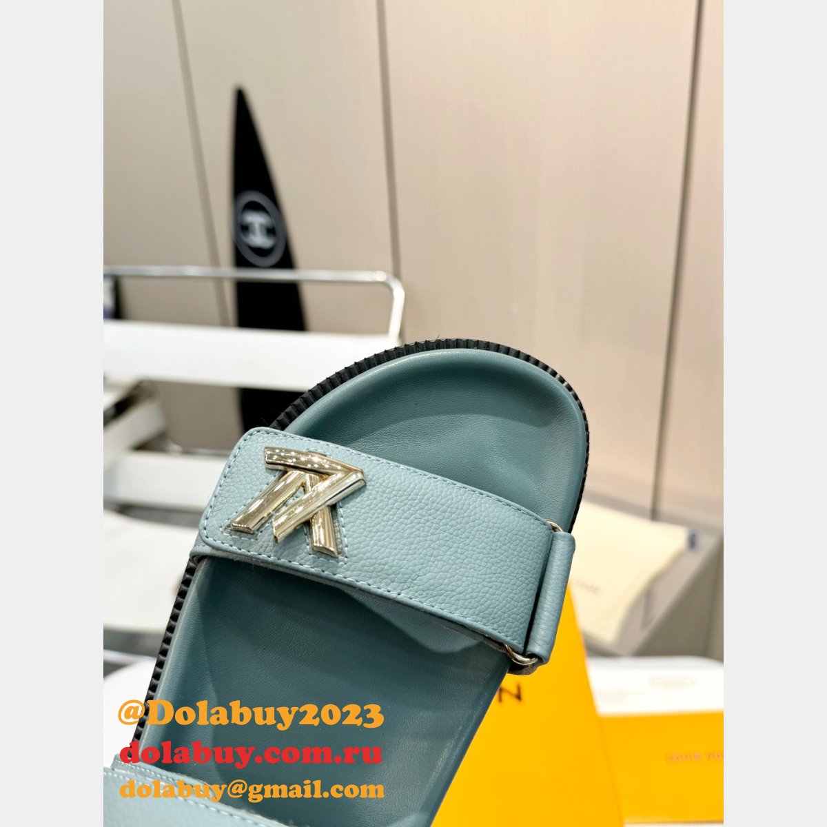 Top Quality LV Sunset Comfort Flat Sandal