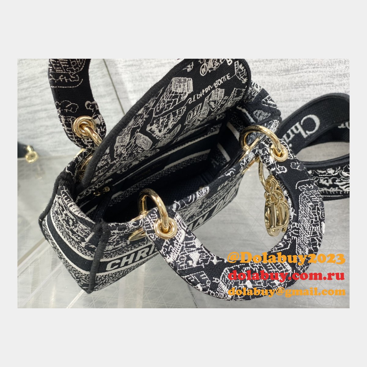 The Fashion Designer Christian Dior 17cm Bags For Sale
