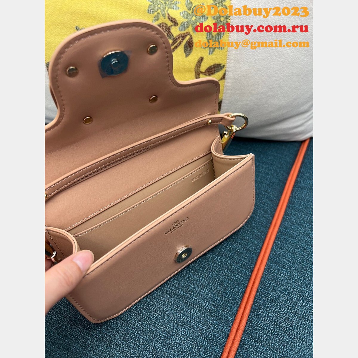 Wholesale Replica Valentino AAA Quality Handbags Outlet For Sale