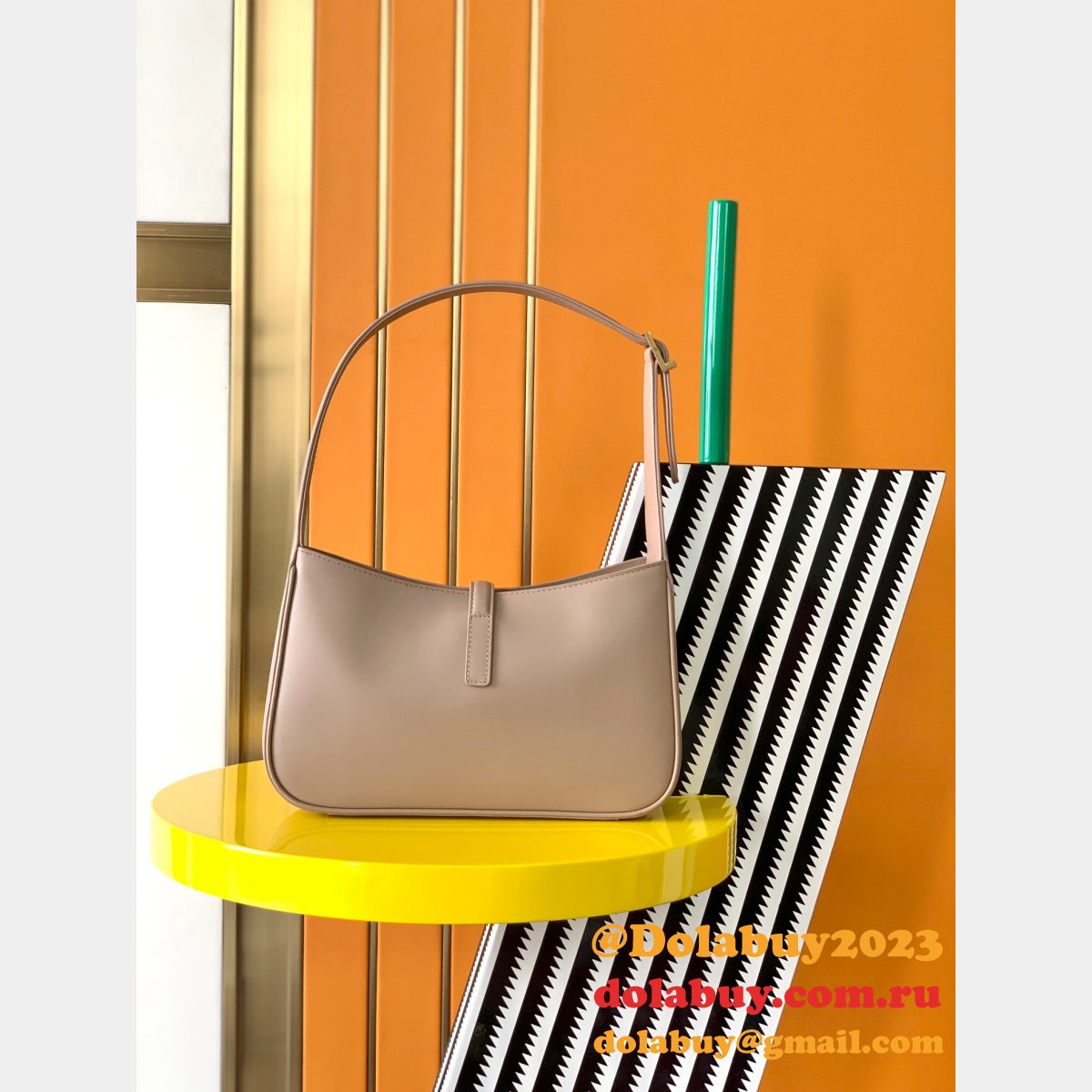 Top Quality Saint Laurent Replica Le 5 À 7 Hobo 657228 Bag