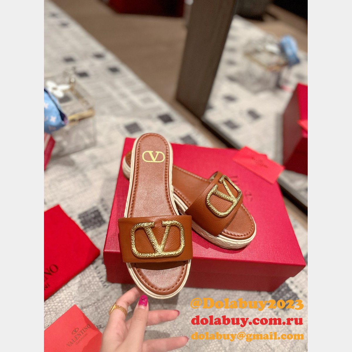 Luxury Valentino VLOGO SIGNATURE SLIDE SANDAL
