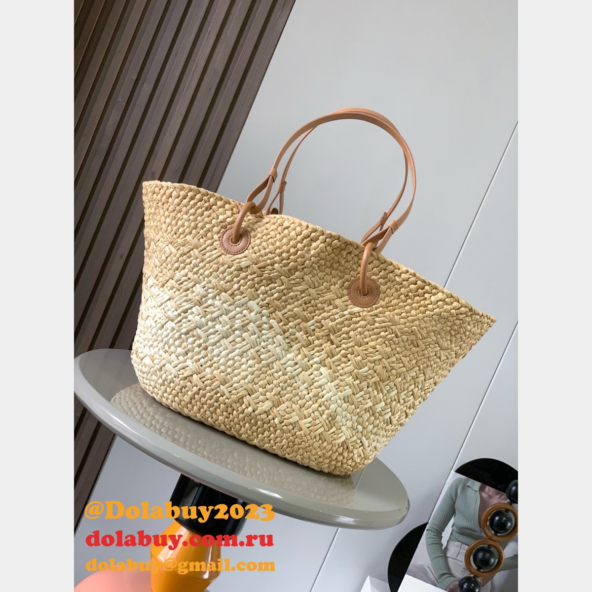 Perfect loewe Anagram Basket bag in iraca palm and calfskin 8008
