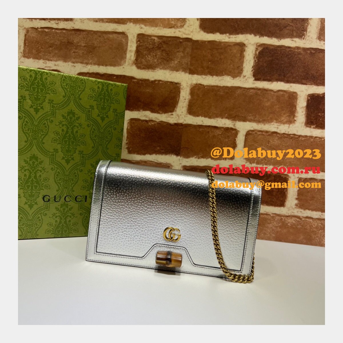 The Gucci Best Diana Replicas bag with bamboo 696817