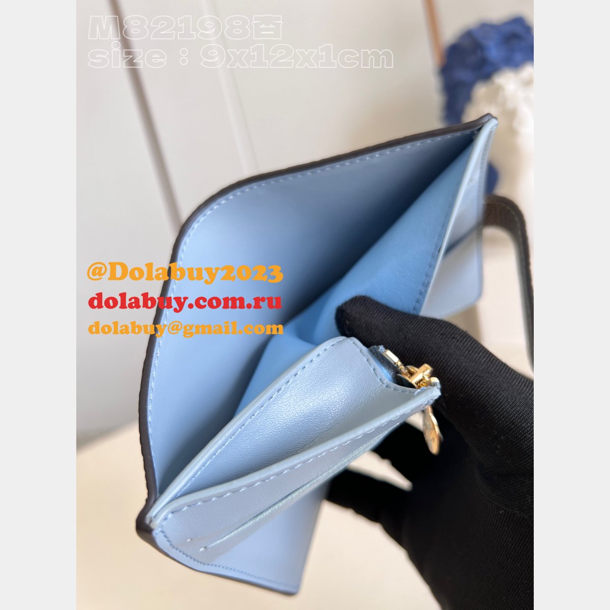 LV M82144/M82198/M82461/M81561 Vertical Compact Wallet Capucines