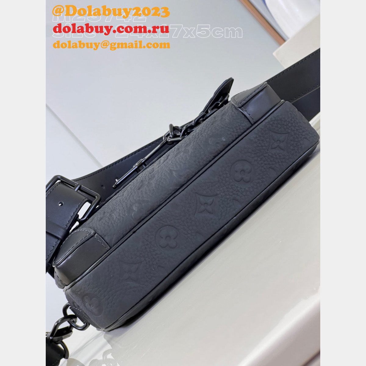 Steamer Messenger 1:1 Mirror LV Taurillon Men M23742 Black Bags