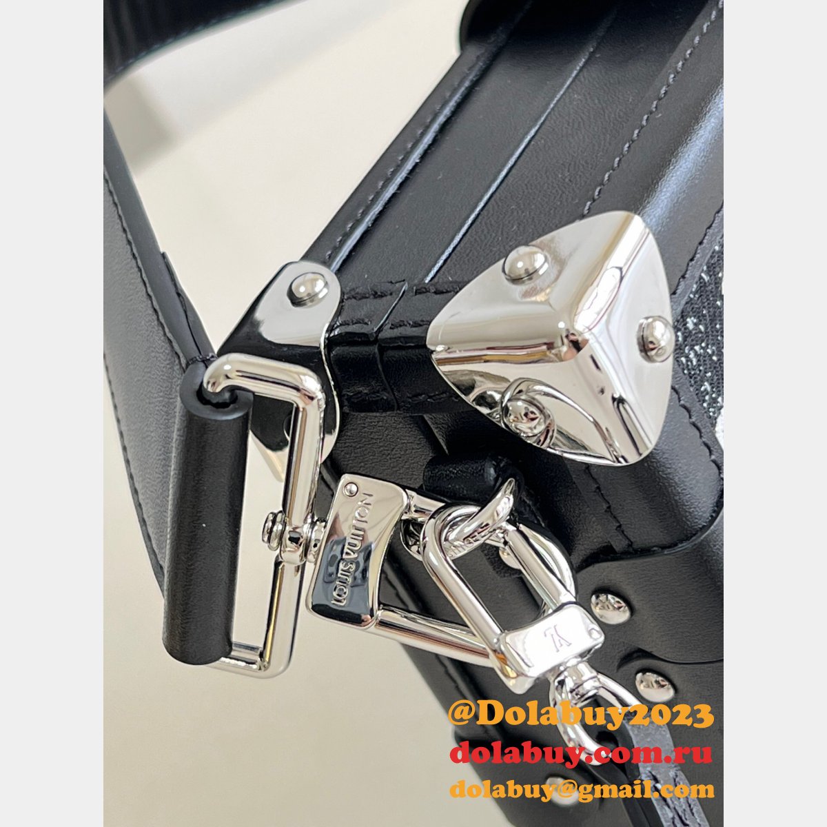 Fake Louis Vuitton Designer Online Store M59363 Soft Bag