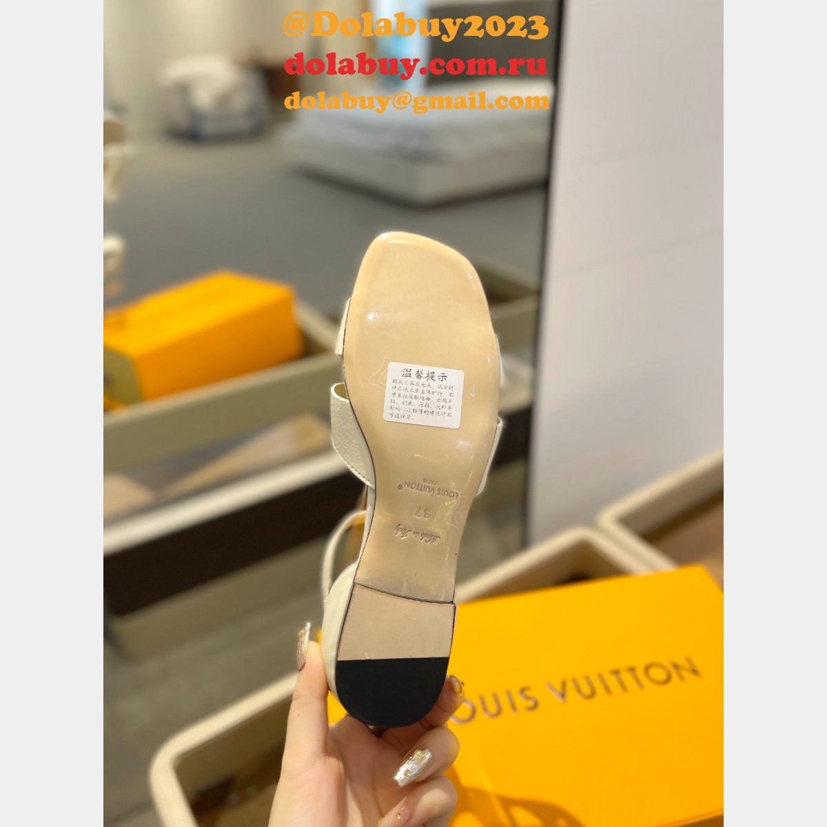 7 Star LV Isola Flat Sandal 1:1 Mirror