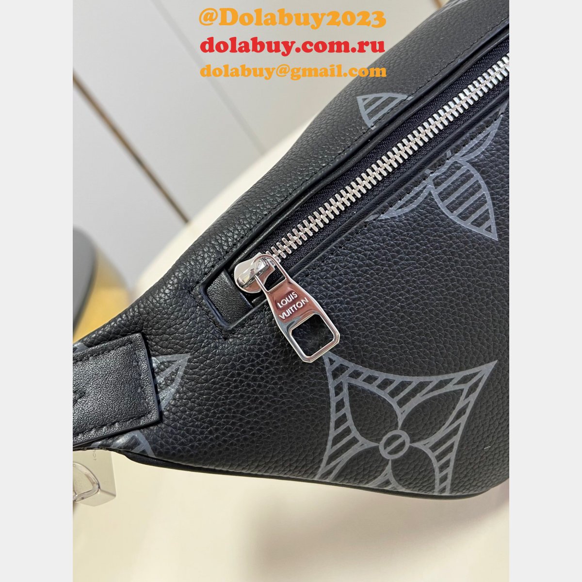 The Best Louis Vuitton Knockoff M57289 Discovery Bumbag Bag