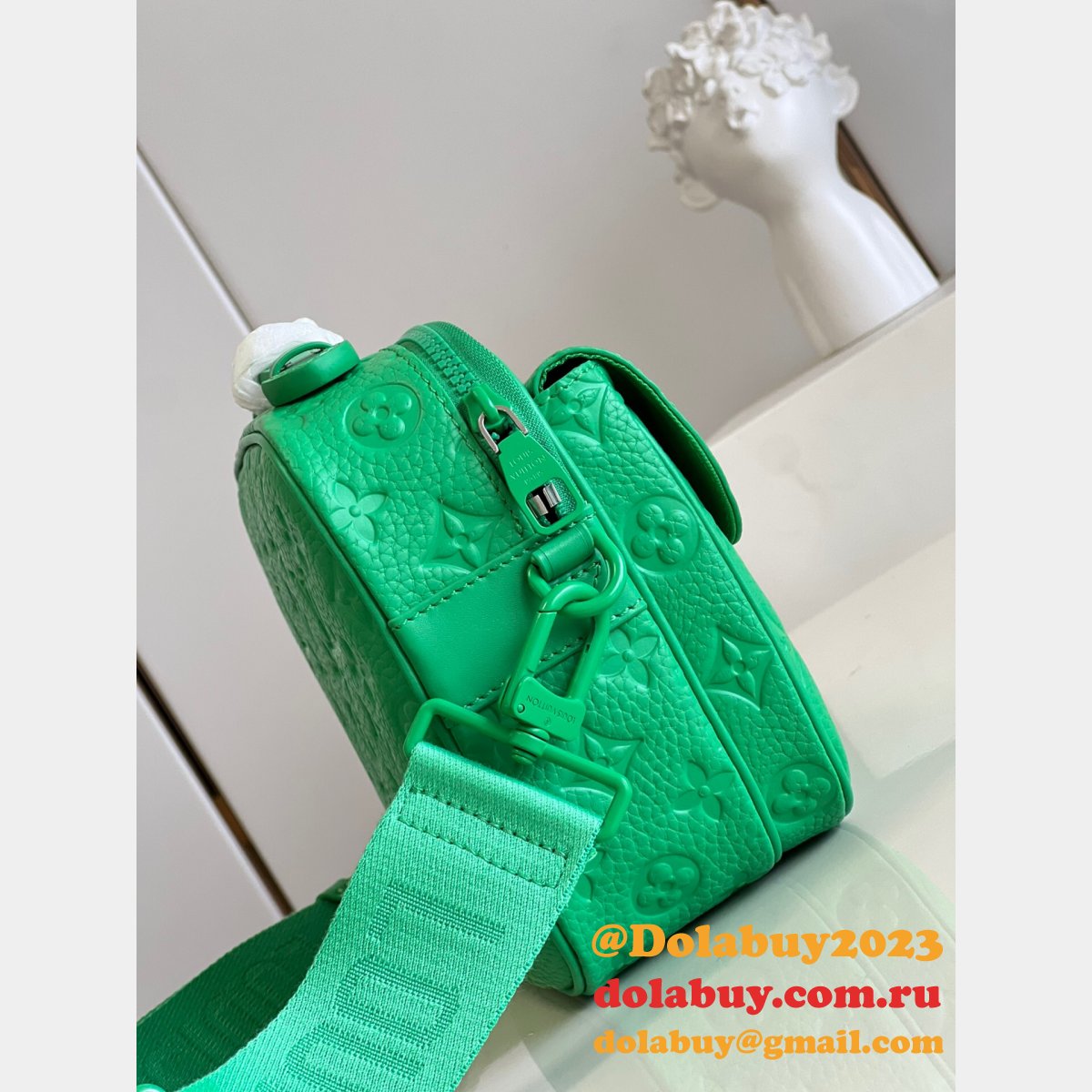 UK Louis Vuitton Replica M20904 S Lock Messenger Bags