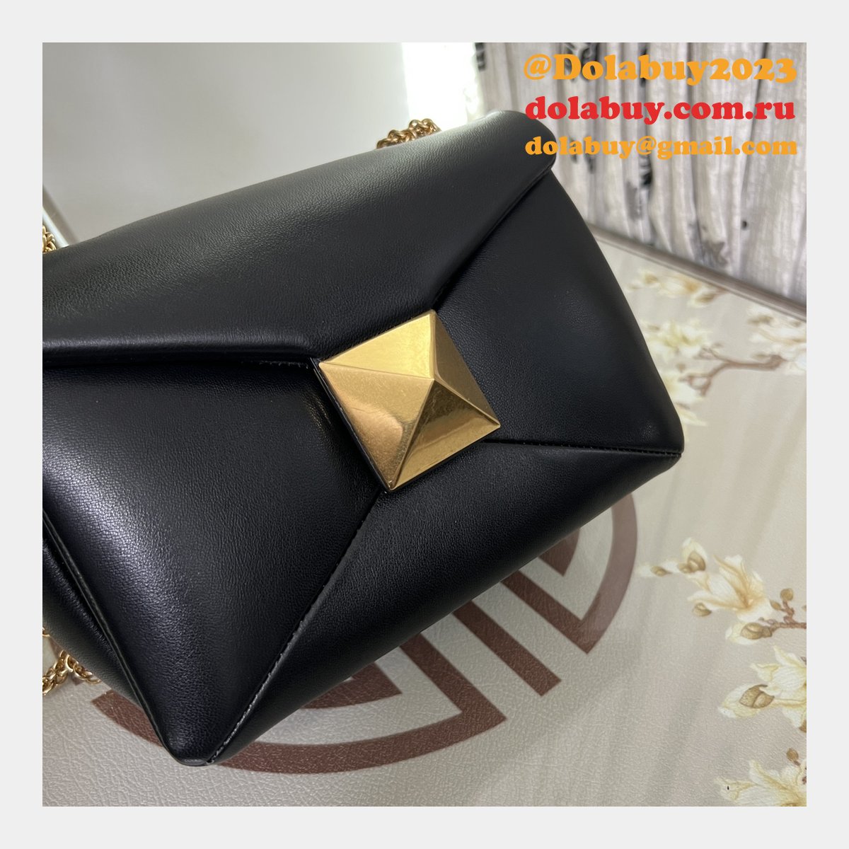 AAA+ Shop Valentino Garavani ONE STUD Chain Handbag