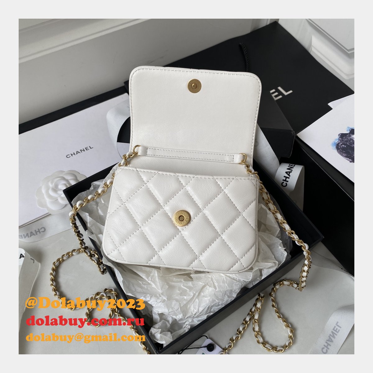 Inspired AP3485 Clutch With Chain Replica Shiny Bags