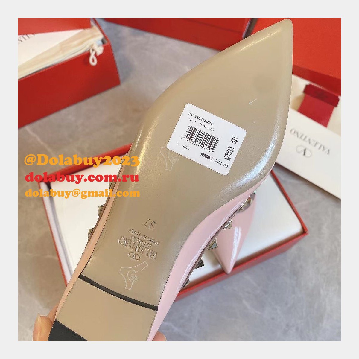 We sale a kind of brands replica shoes as Valentino replica shoes