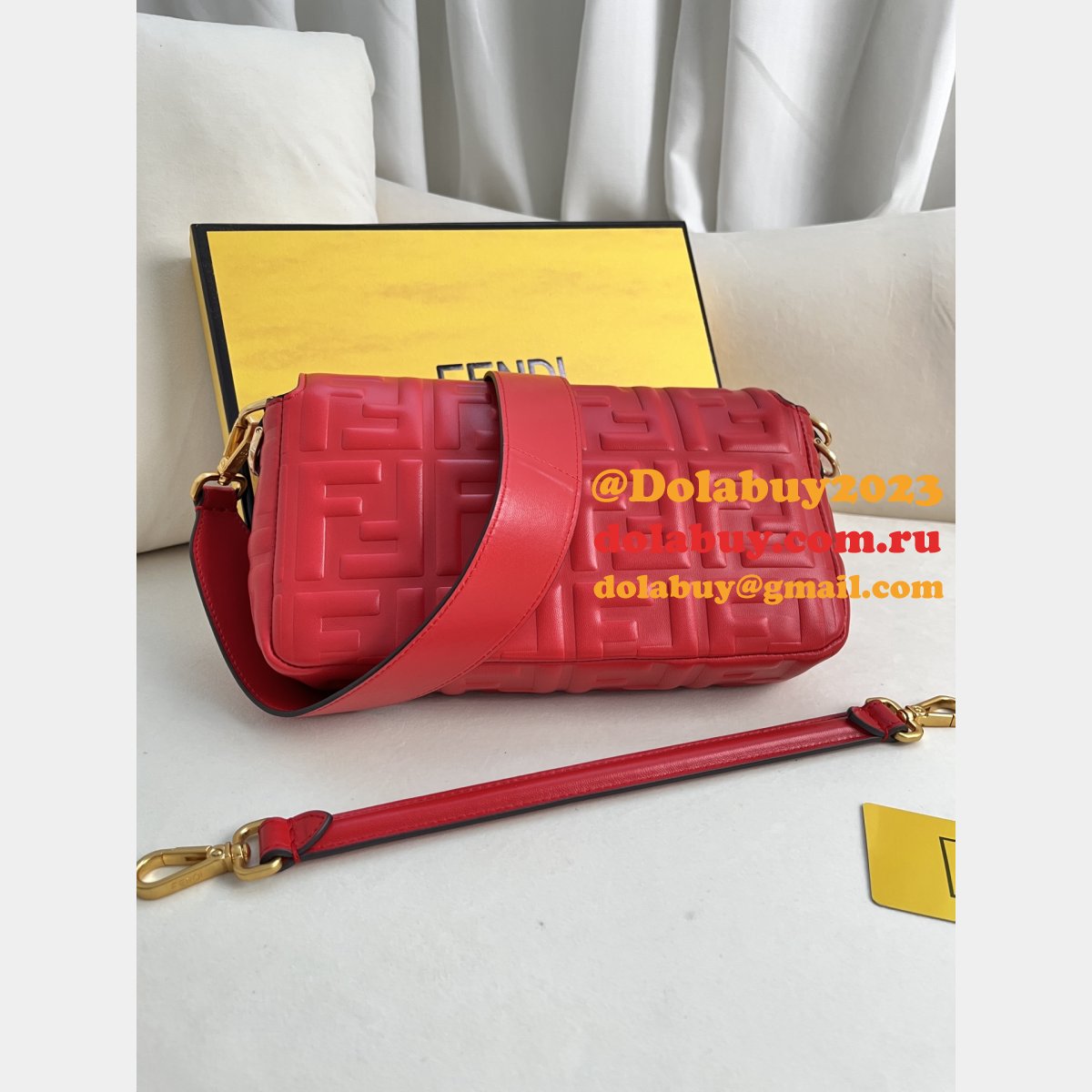 Top Quality fendi Iconic Baguette Medium nappa handbag