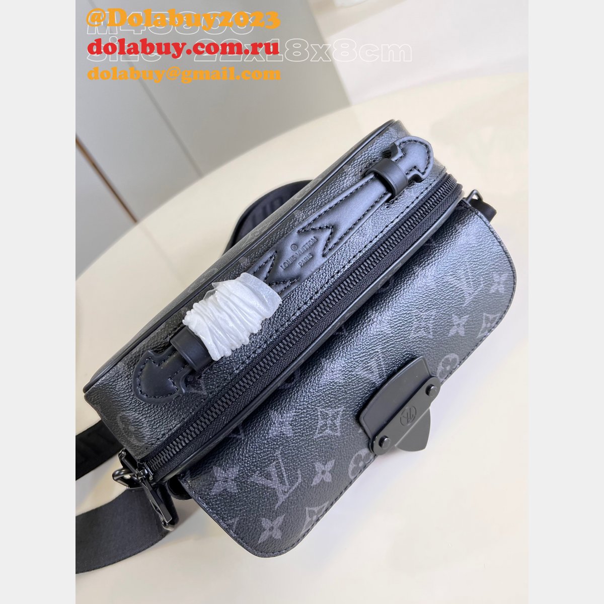 S Lock Messenger M45806 Mens Replicas Louis Vuitton Bag