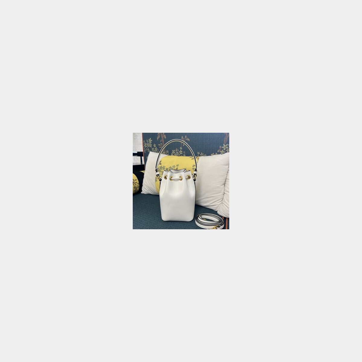 Perfect Wholesale VALENTINO GARAVANI V MINI BASKET HANDBAG