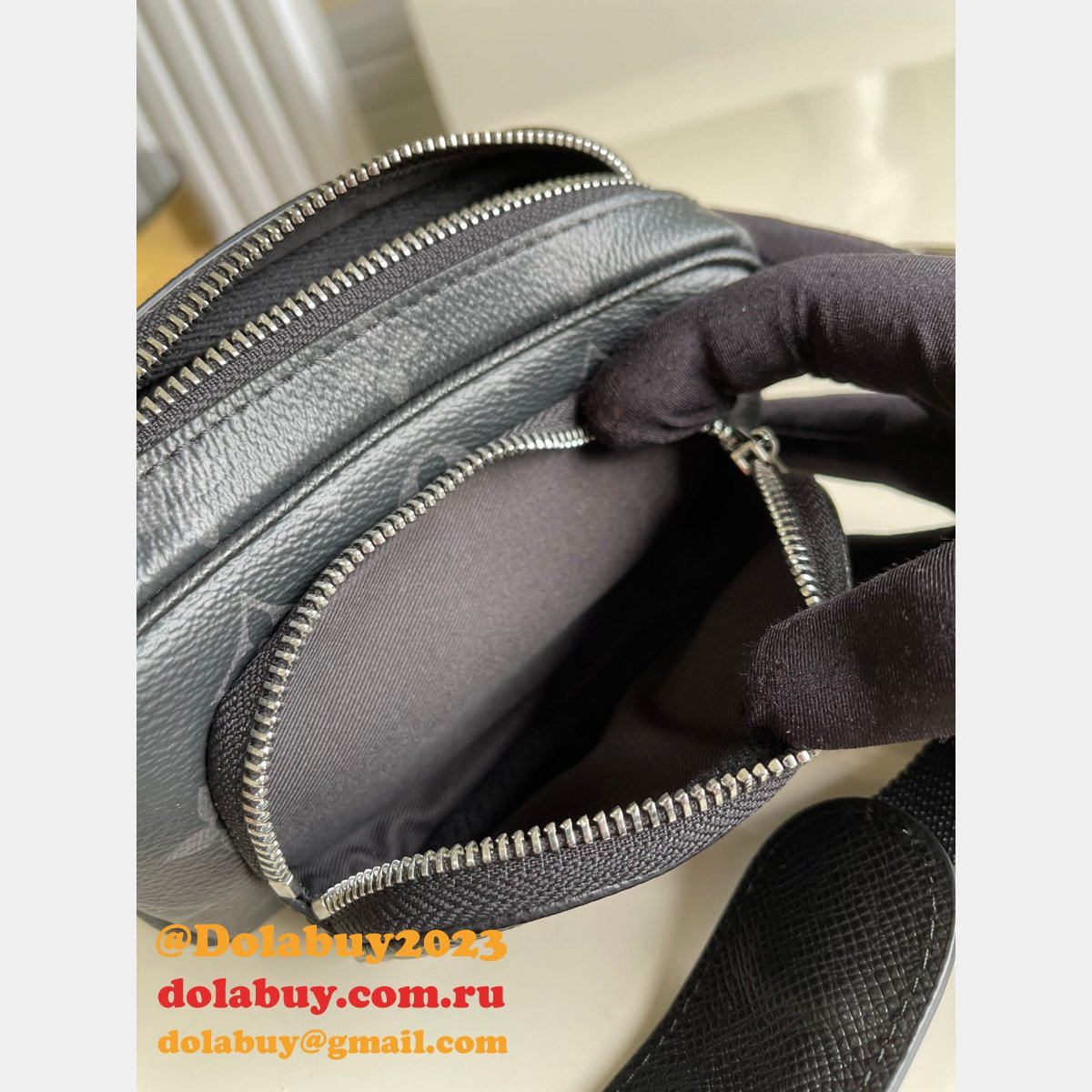 Louis Vuitton UK Replica M30781 Outdoor Pouch K45 Rose/Black