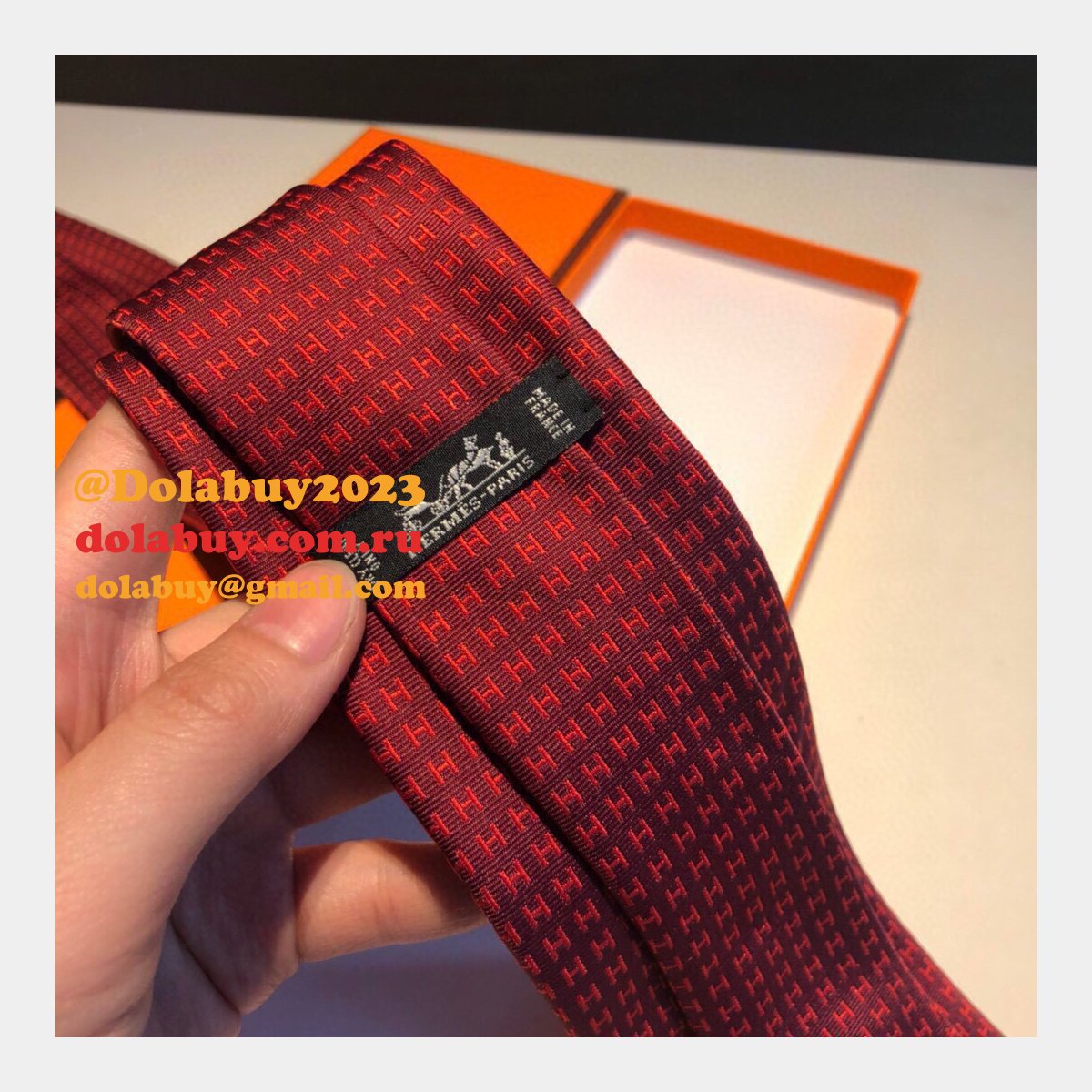 Hermes Faconnee H tie in hand-sewn silk