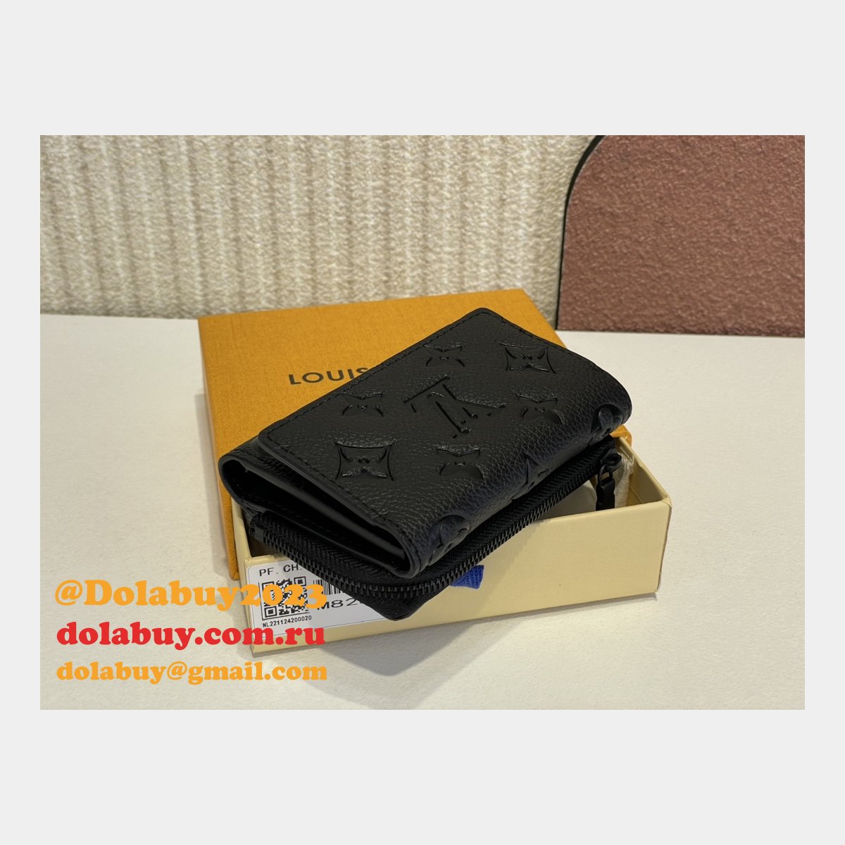 Slender Pilot M82556 Fashion Louis Vuitton Replica Bags