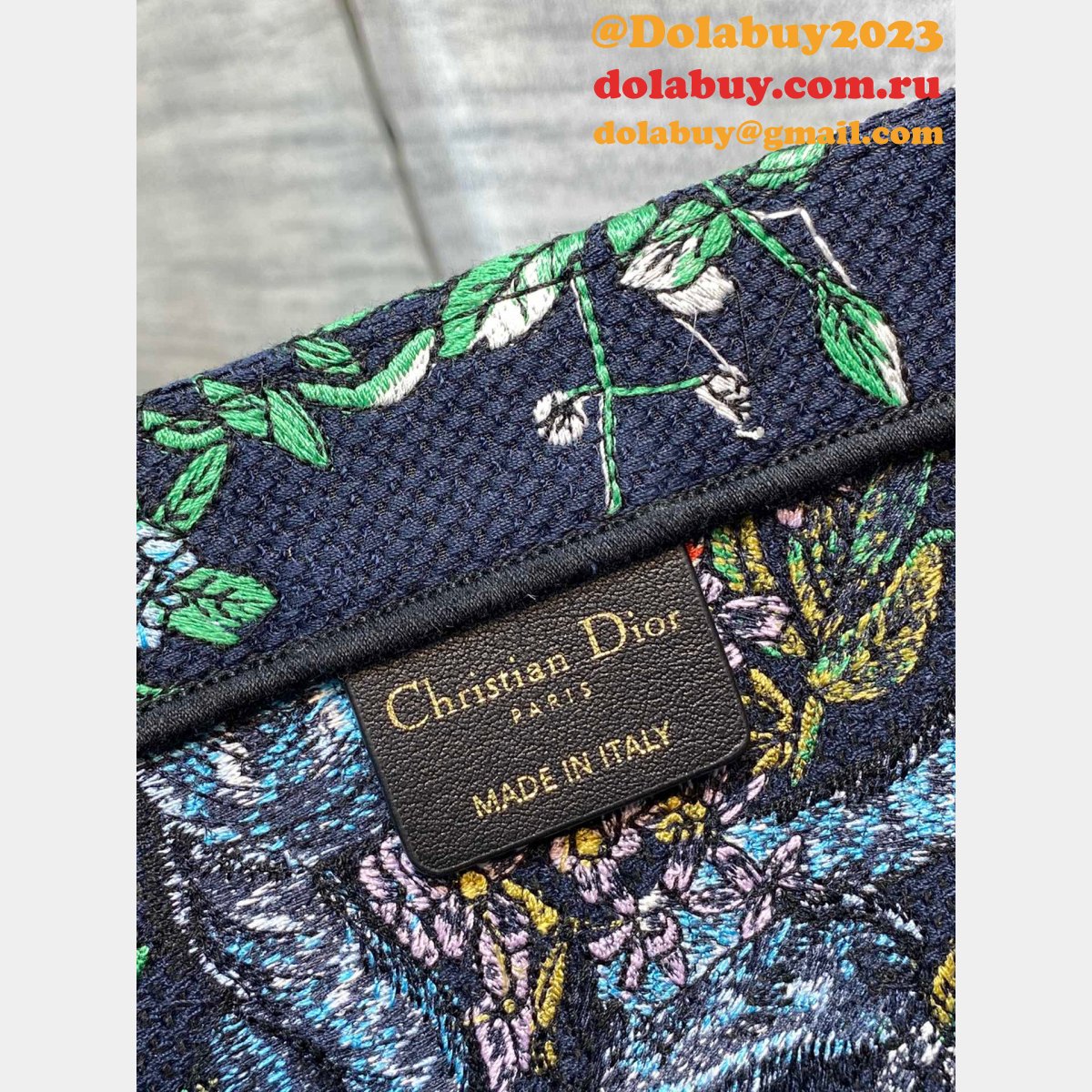 Shop Cheap High Quality 1:1 Replica Dior CD Book Tote bag