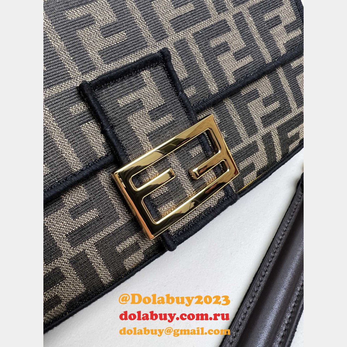 Luxury fendi Cheap Medium Iconic Baguette handbag