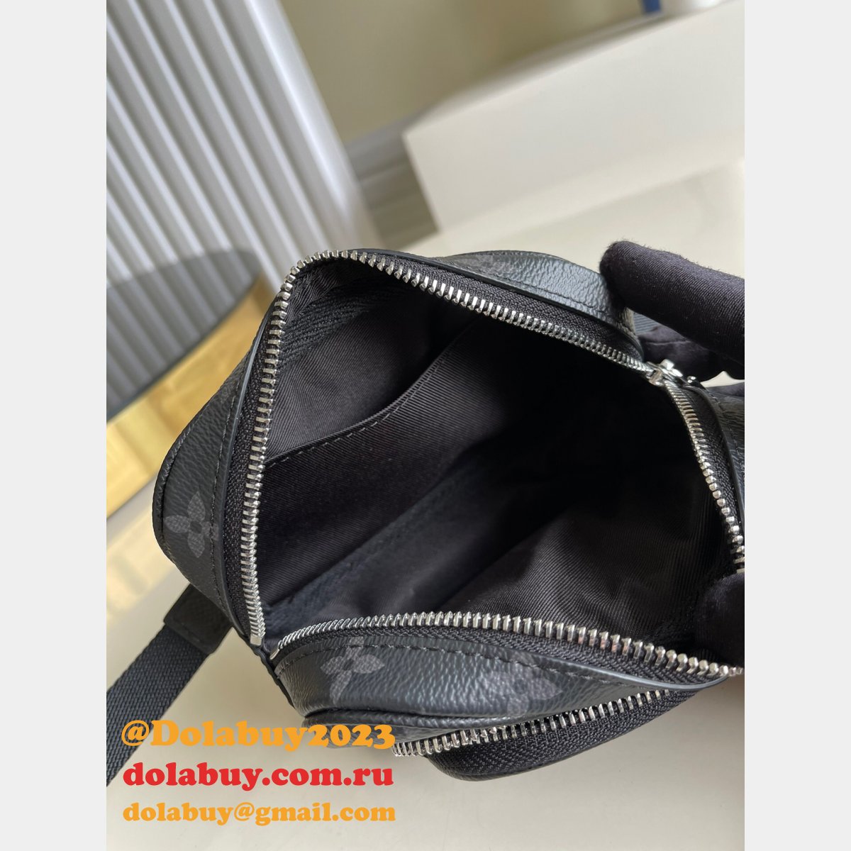 Louis Vuitton UK Replica M30781 Outdoor Pouch K45 Rose/Black