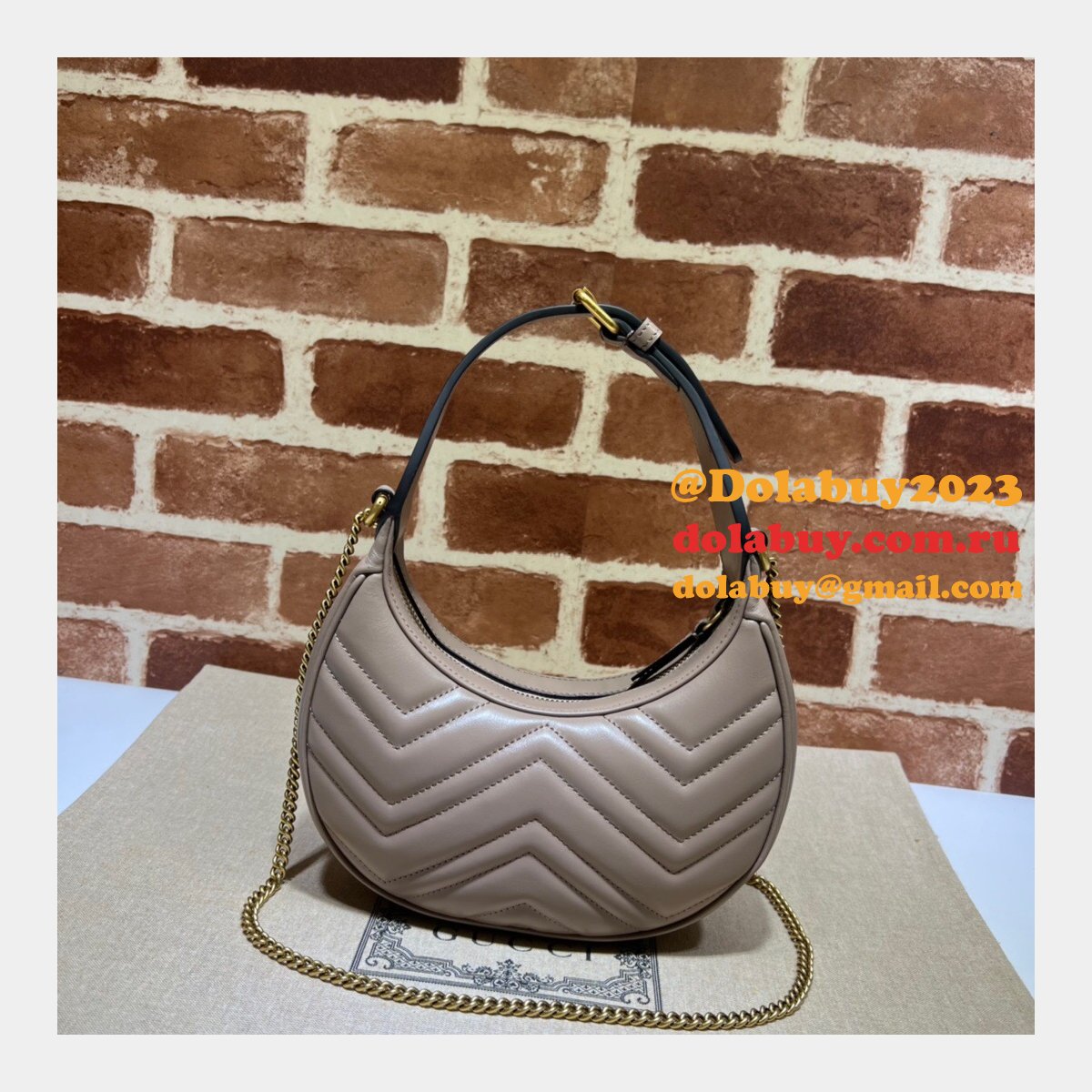 Gucci Best 699514 GG Marmont half-moon-shaped Replica bag