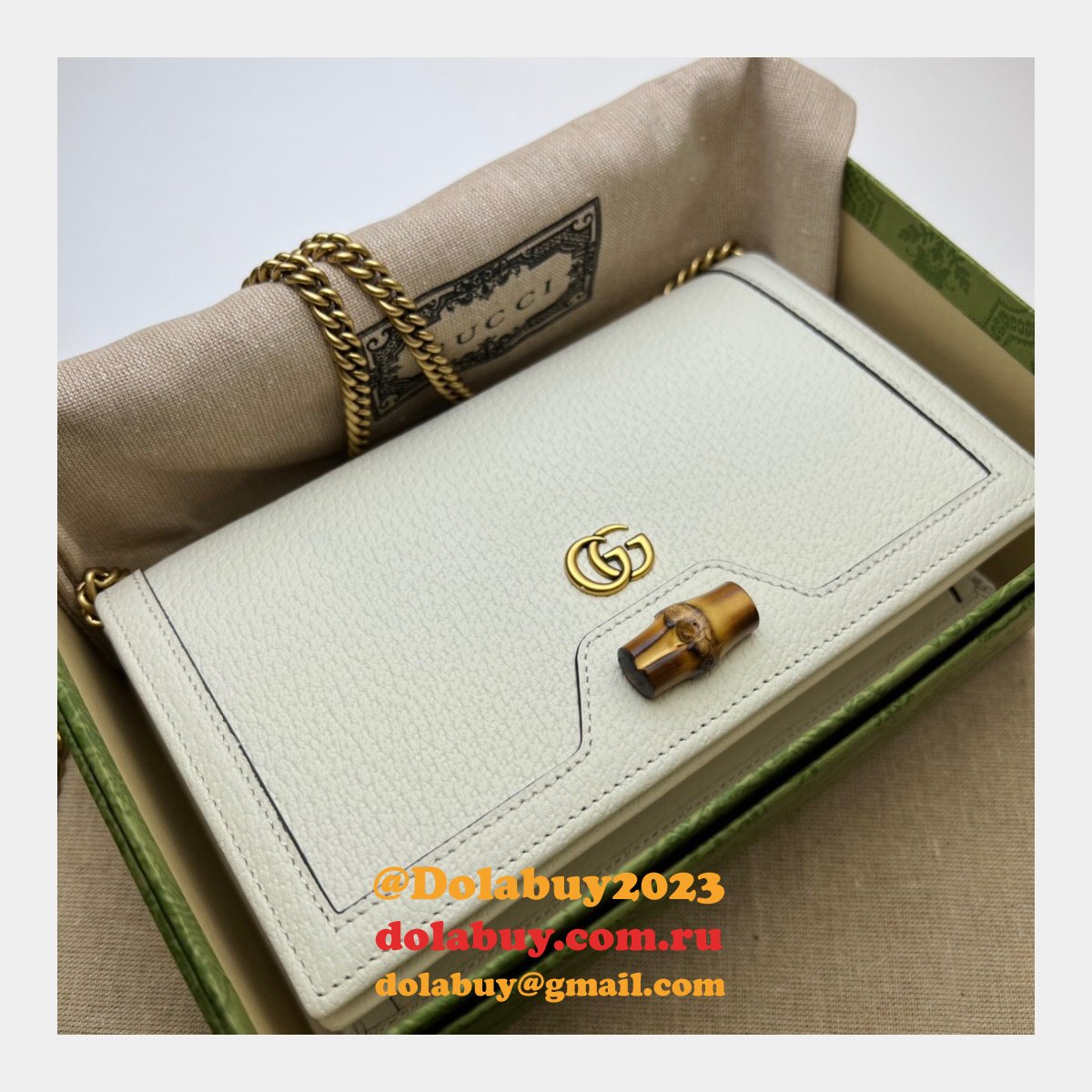 The Gucci Best Diana Replicas bag with bamboo 696817