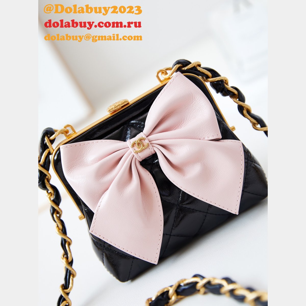 Perfect Replicas AP4028 Clutch With Chain 1:1 Mirror Bag