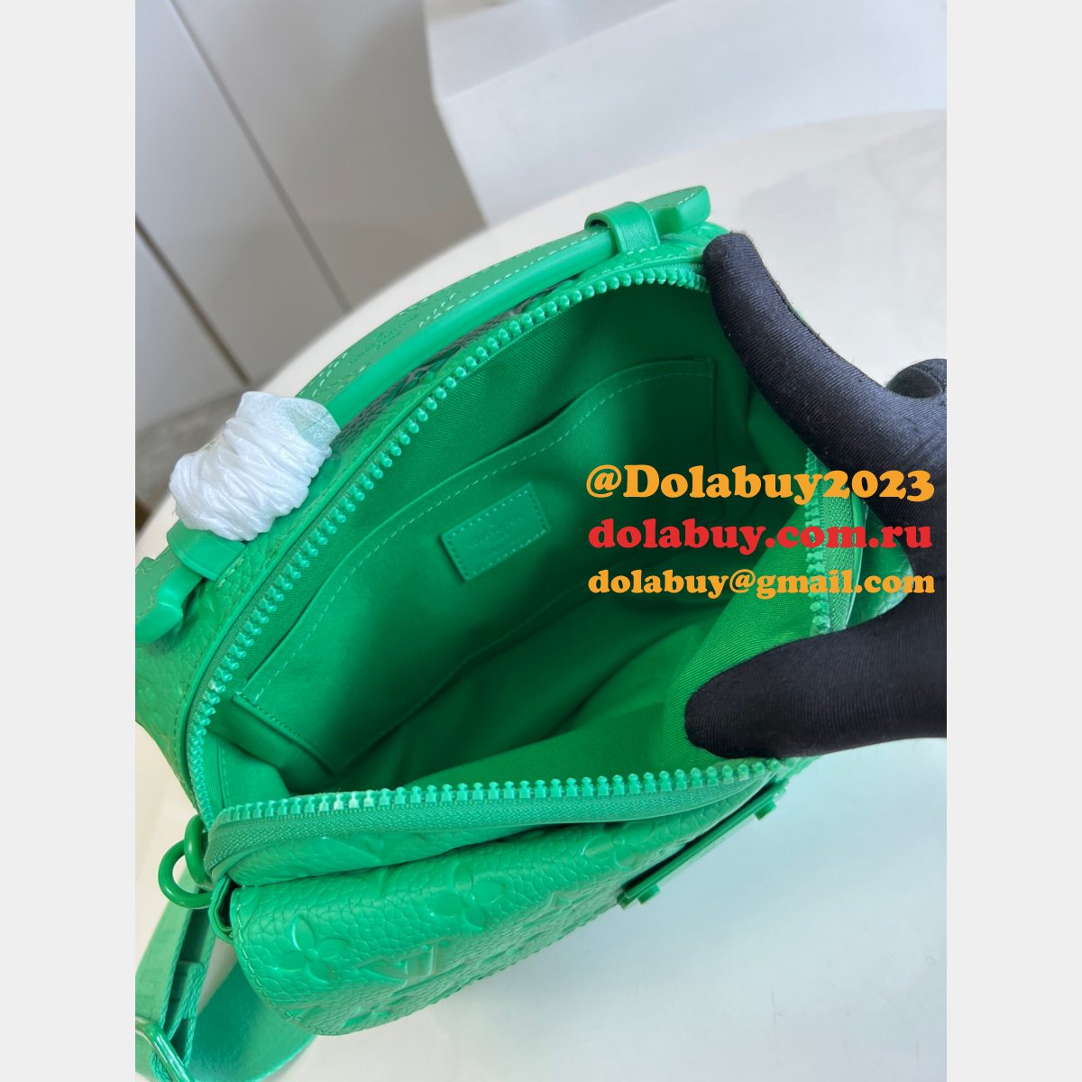 UK Louis Vuitton Replica M20904 S Lock Messenger Bags