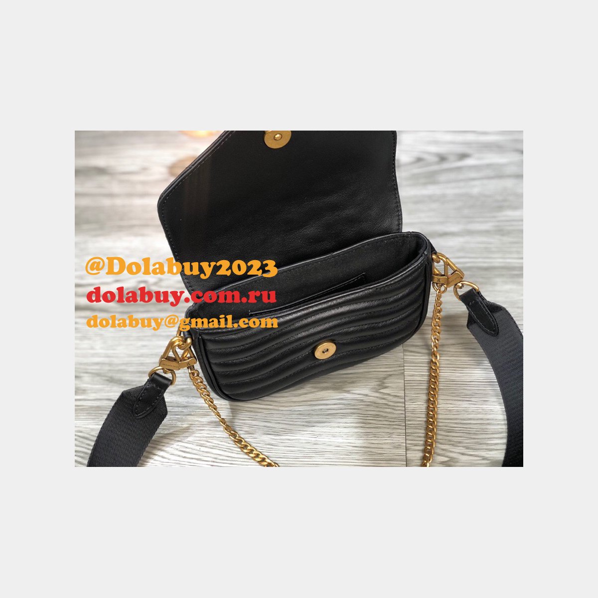 Louis Vuitton Replica M56461/M57864 New Wave Multi Pochette Leather Crossbody