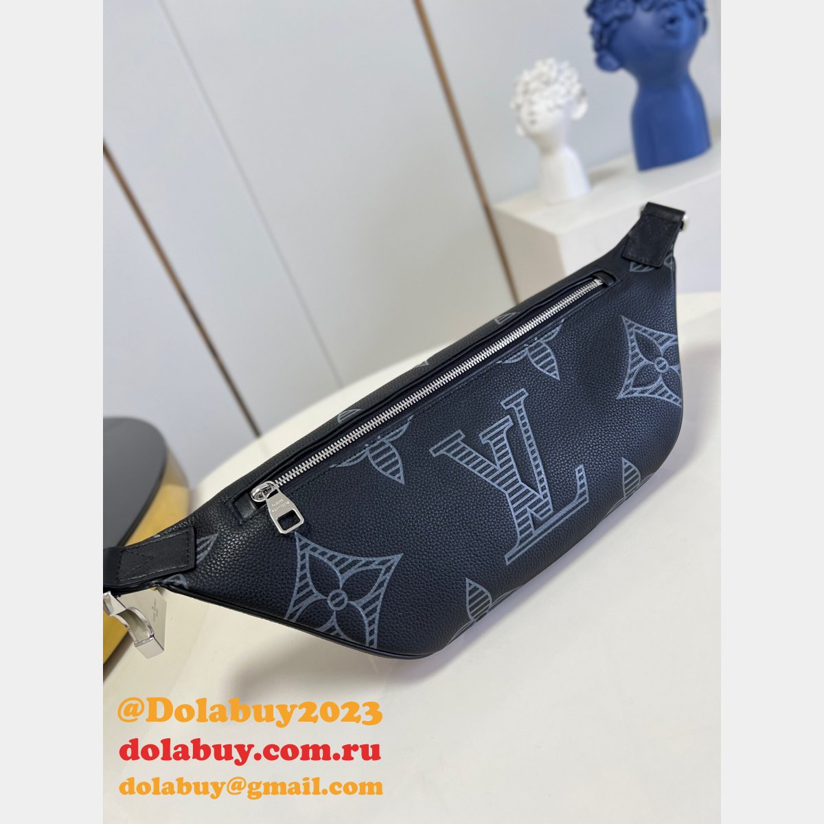 The Best Louis Vuitton Knockoff M57289 Discovery Bumbag Bag